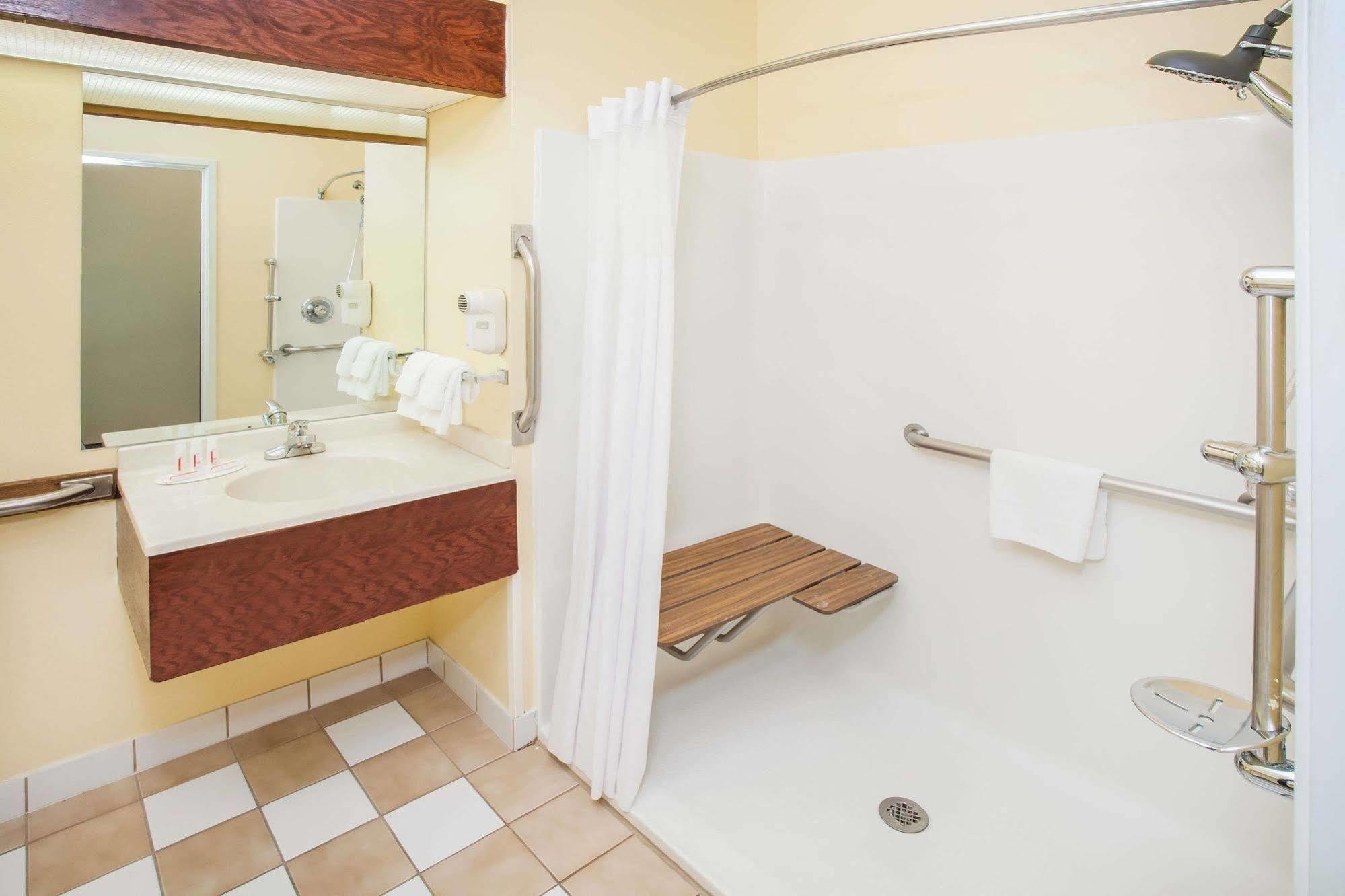 Halsted Inn And Suites Harvey - Chicago Southland Esterno foto
